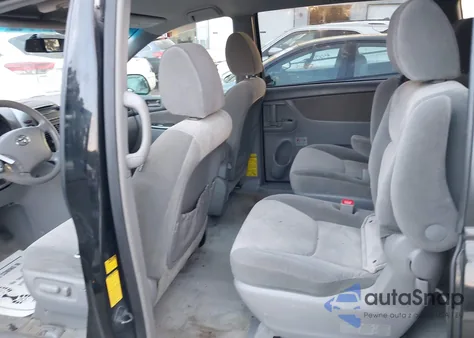 2010 Toyota Sienna Le z USA, uszkodzony, nr VIN 5TDKK4CCXAS329058